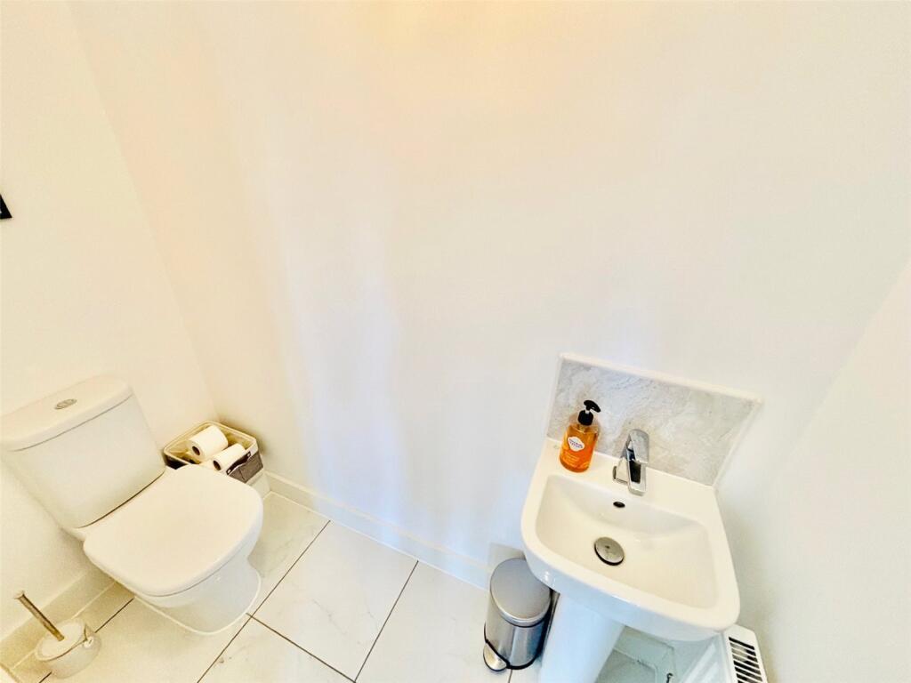 Cloakroom/Wc