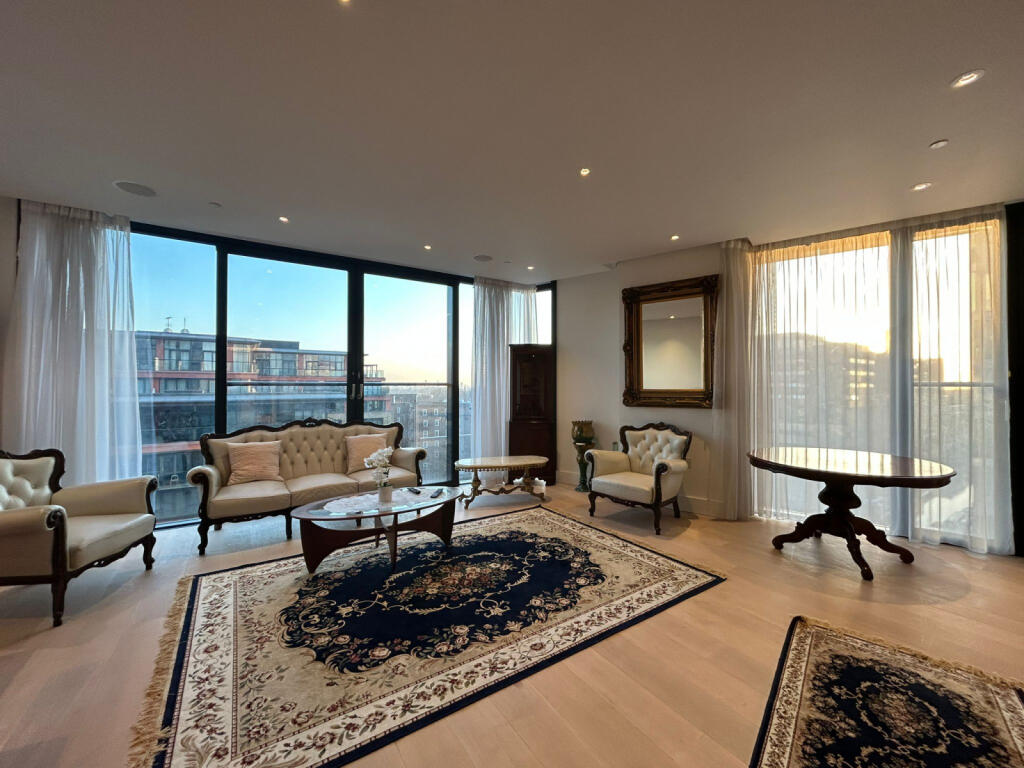 Luxury three bedrooms apartment