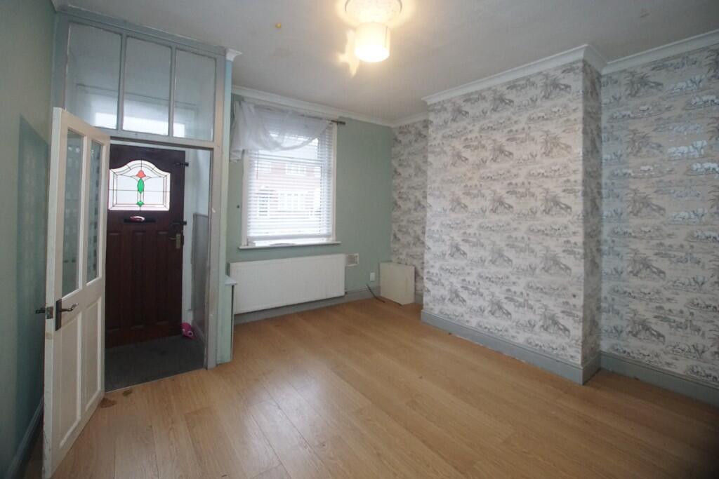 Dukinfield Road, Hyde, SK14 4QE **GARDENS**