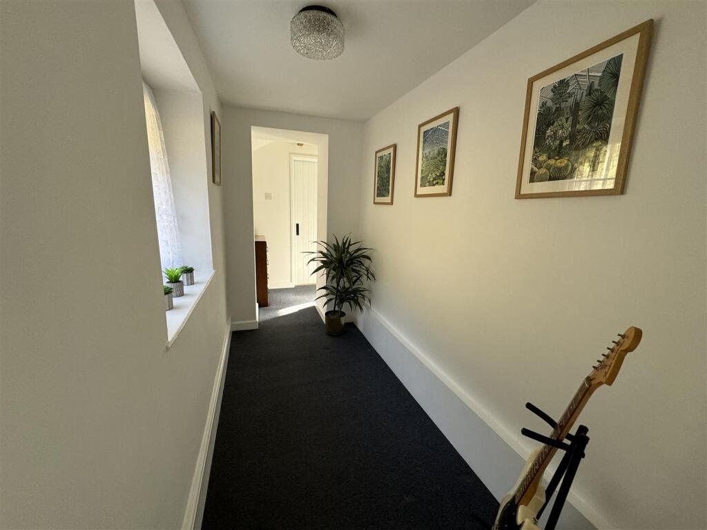 Crud Yr Awel Passageway.jpg
