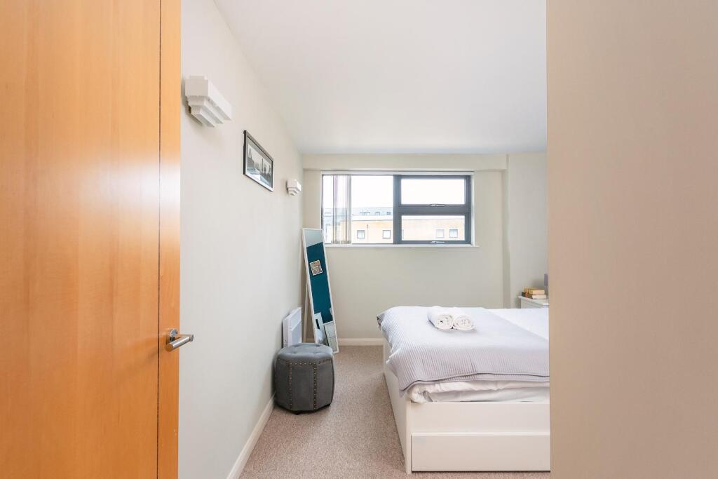 1D3R7CC - Bedroom E.jpg