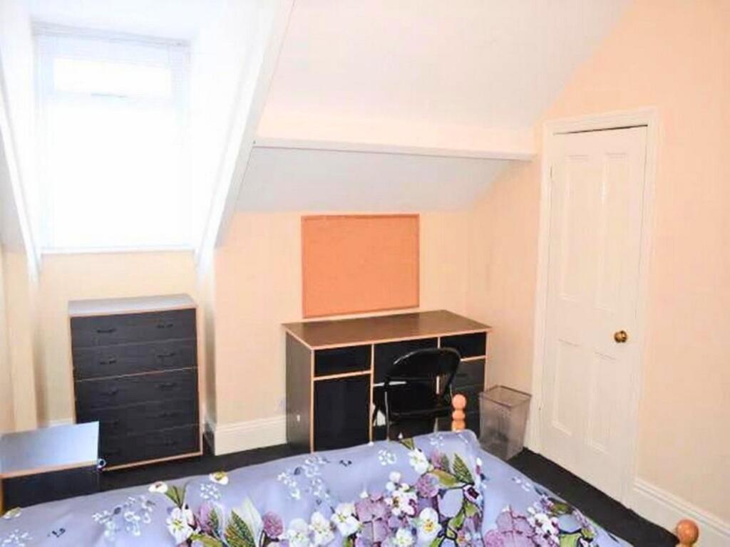 9 heaton hall road h