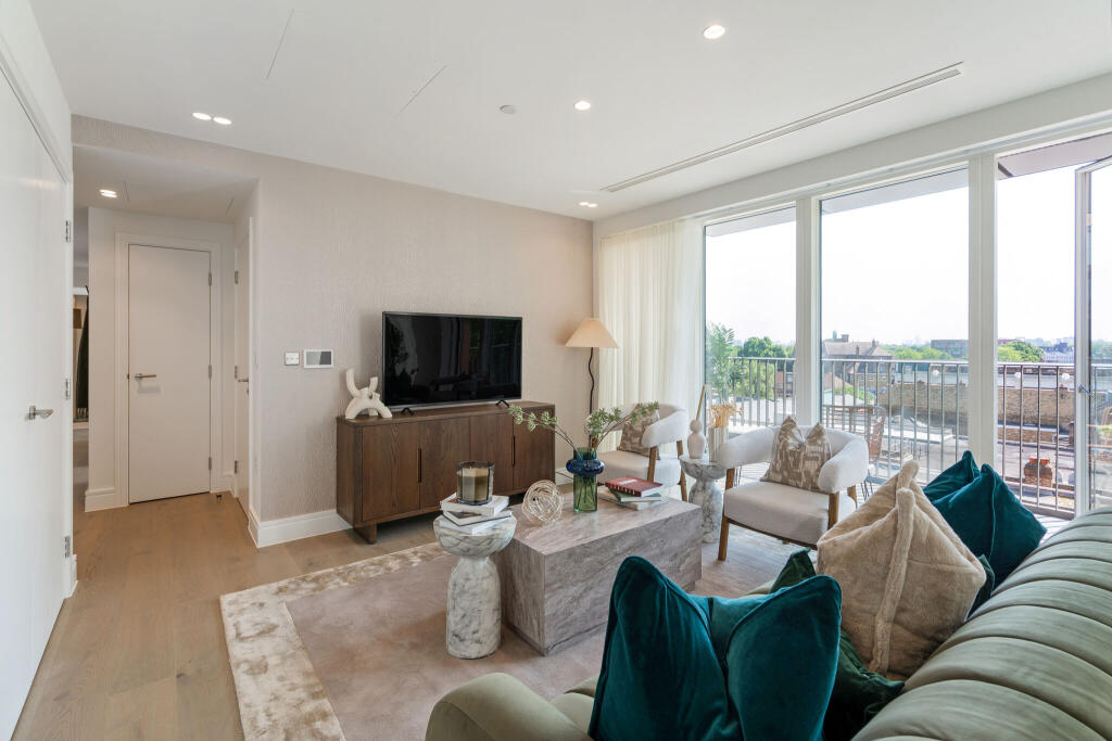 93443_Empire-House (2)_low.jpg