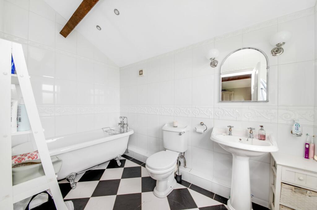 BEDROOM ONE EN-SUITE BATHROOM