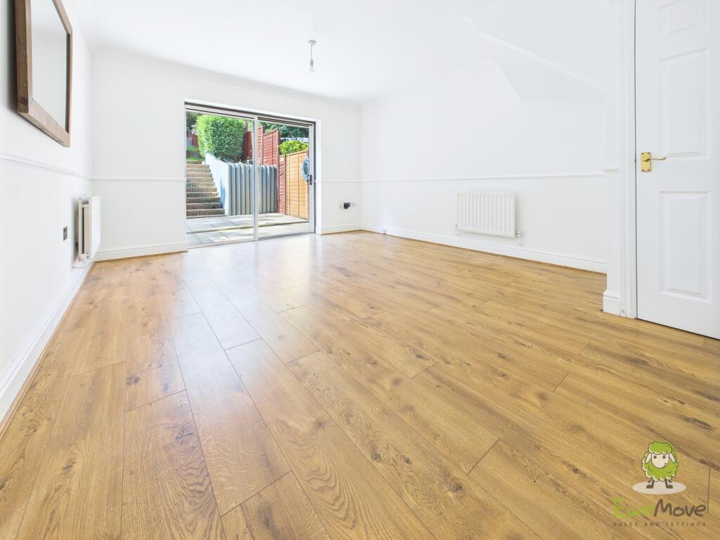 CAM01543G0-PR0147-STILL005