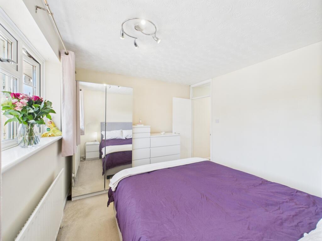 CAM02023G0-PR0156-STILL037