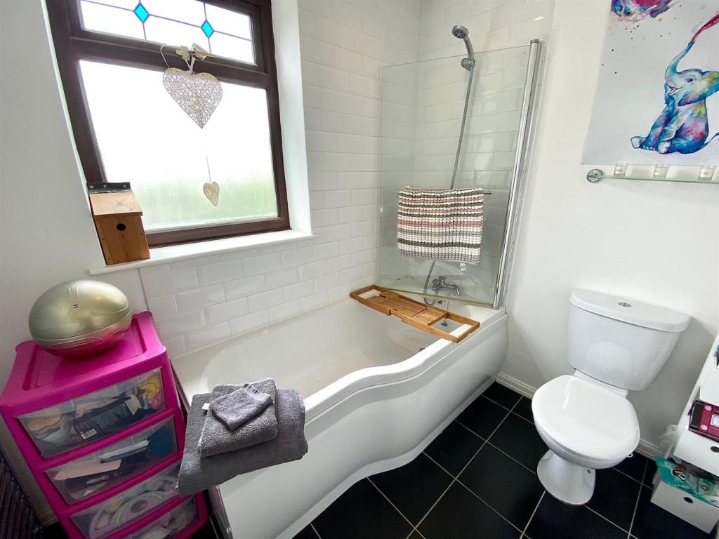 woodward court 14 bed 2 ensuite.jpg