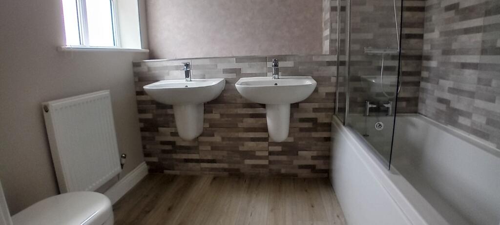 EN SUITE