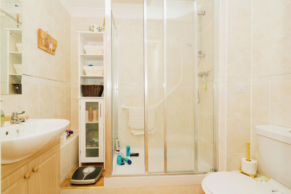 SHOWER ROOM