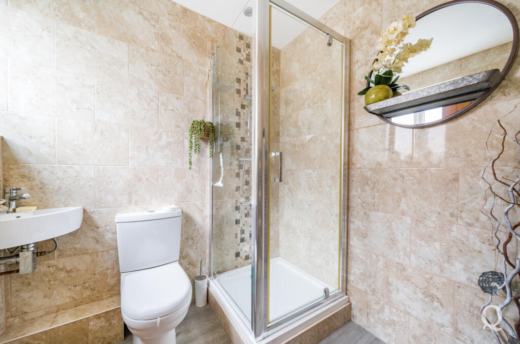 f1879e70-2b58-43e...