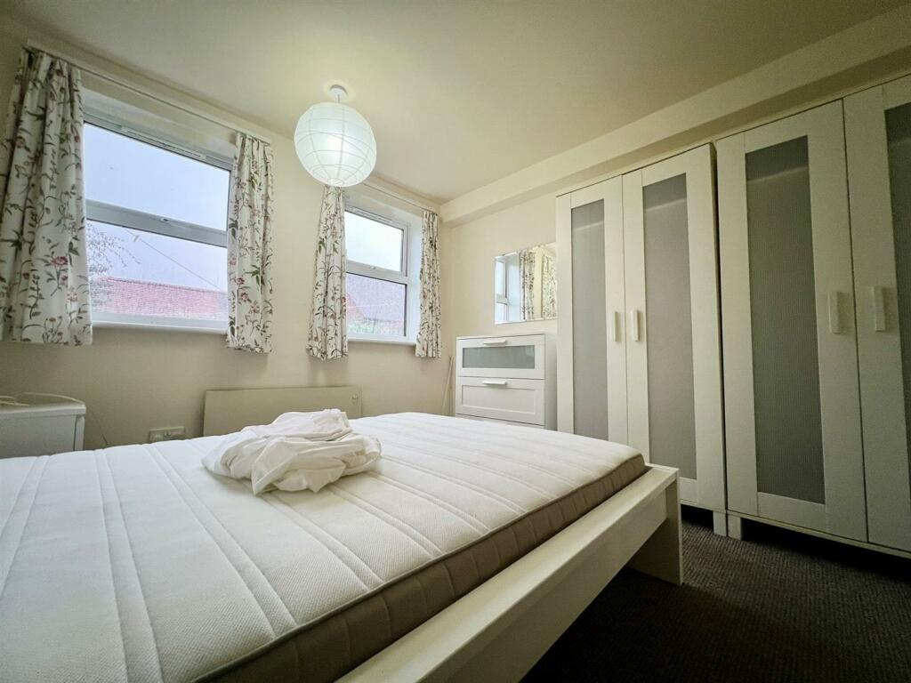 USE bedroom e.jpg