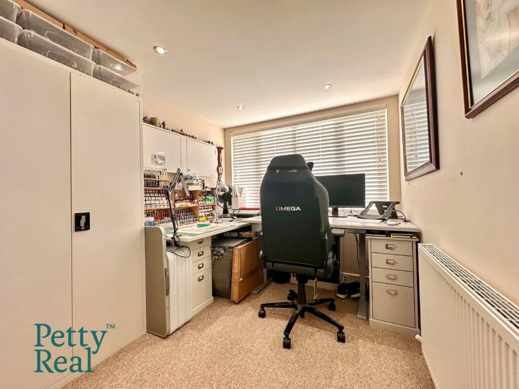 Office/potential bedroom