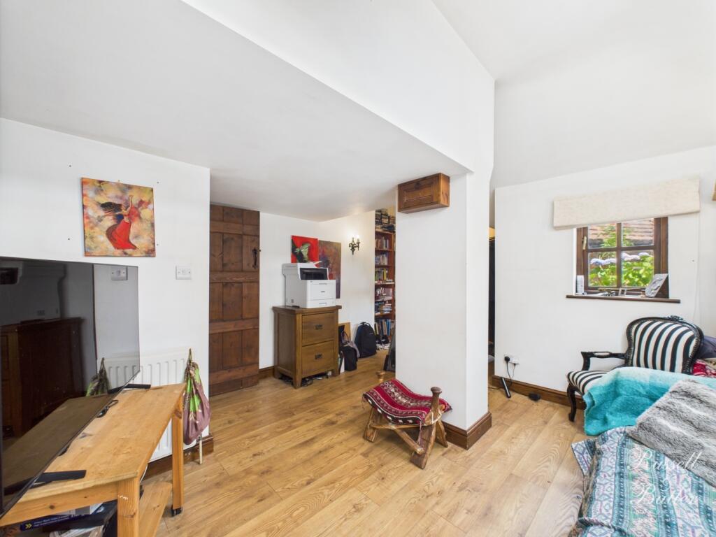 CAM01995G0-PR0326-STILL011