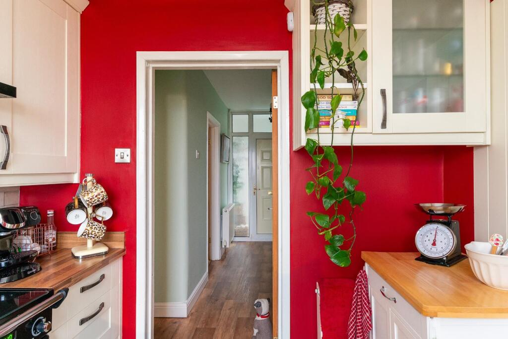 2Q6RKE - Kitchen E.jpg