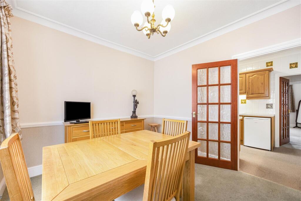 DINING ROOM/BEDROOM
