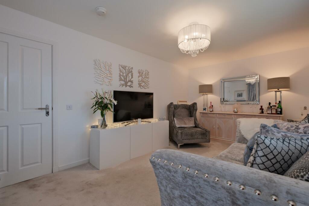 020-3 Burnhead Gardens Carluke ML8 4QL.jpg