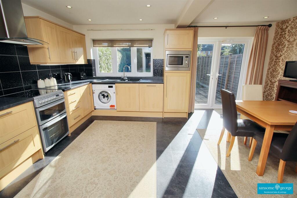 Kitchen/ Breakfast Room