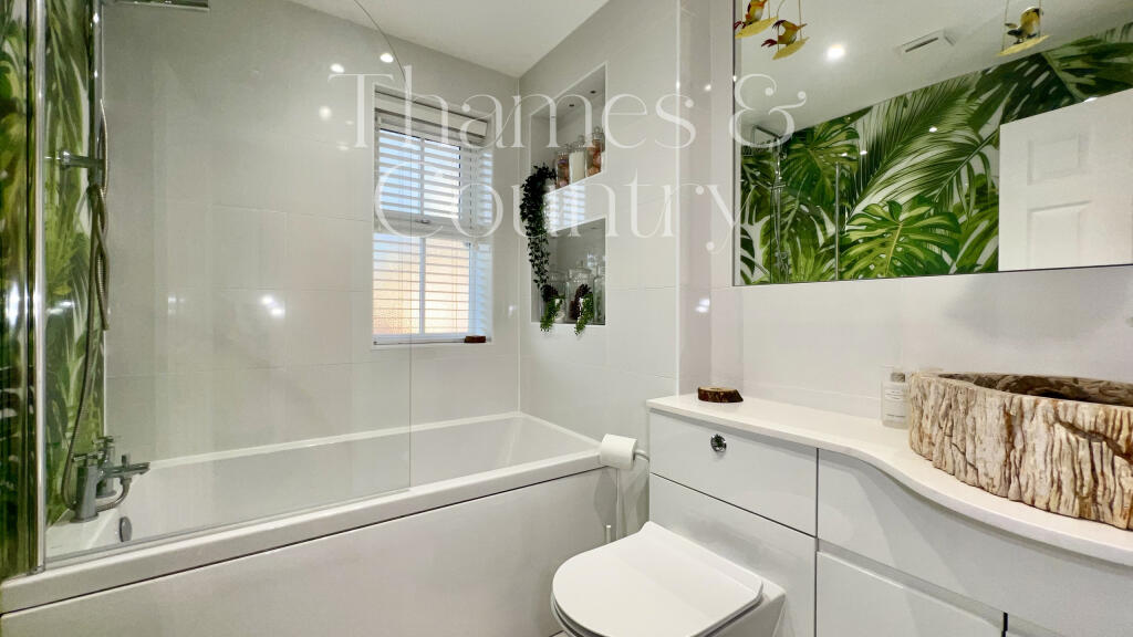 Family Bathroom first floor