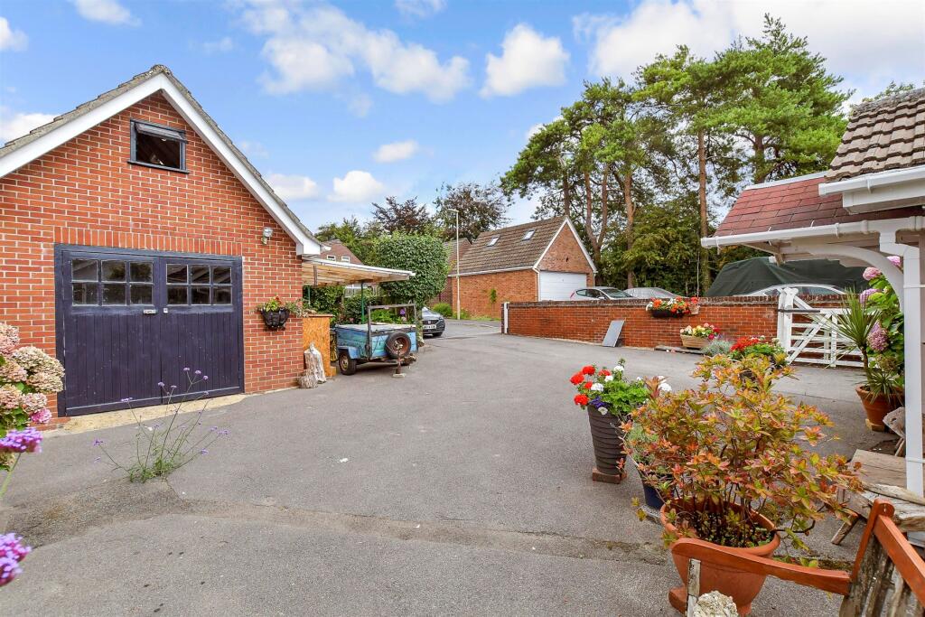 Driveway/Parking