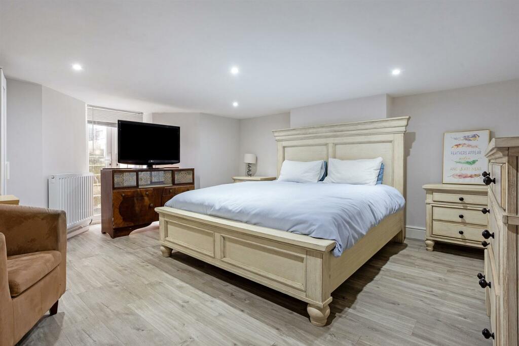 68829_134 Barnwood Road,Gloucester - (15)_low.jpg