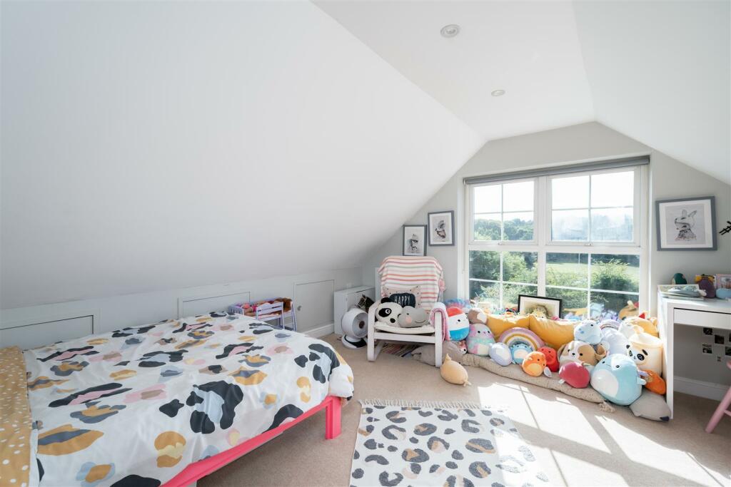 Preston Road 4- bed (4).jpg