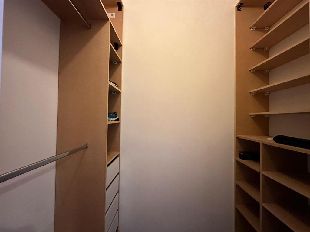 Walk in Wardrobe.jpg