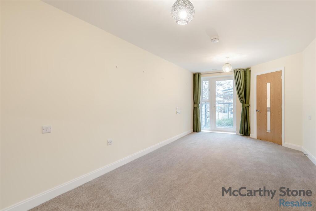 8672597-interior04.jpg
