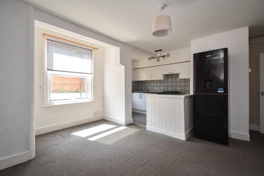 Living room/kitchen