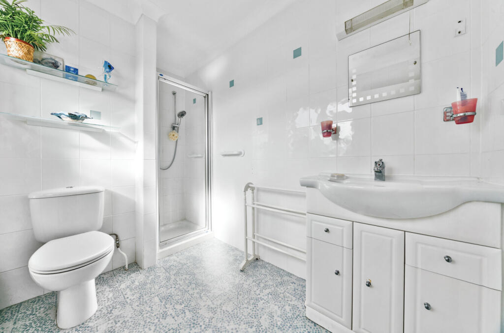 19-6819eb97c00e0-...