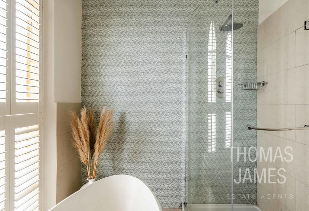 Vicars Moor Lane, en-suit with separate shower