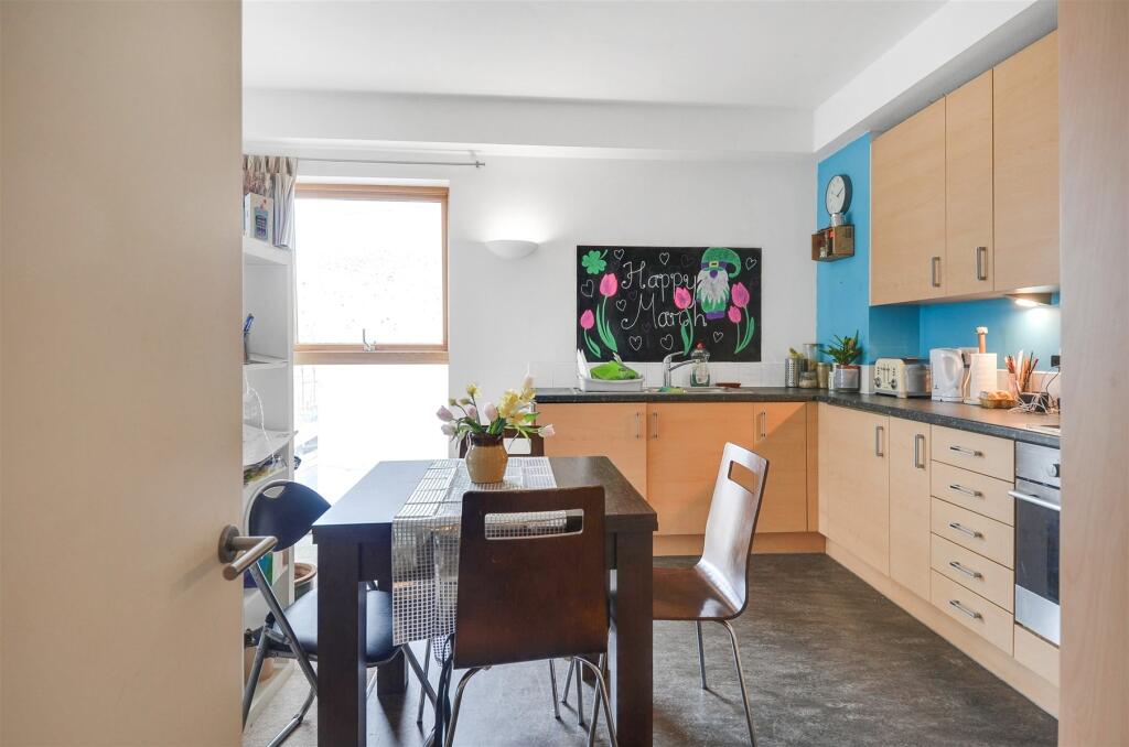 Kitchen/Dining