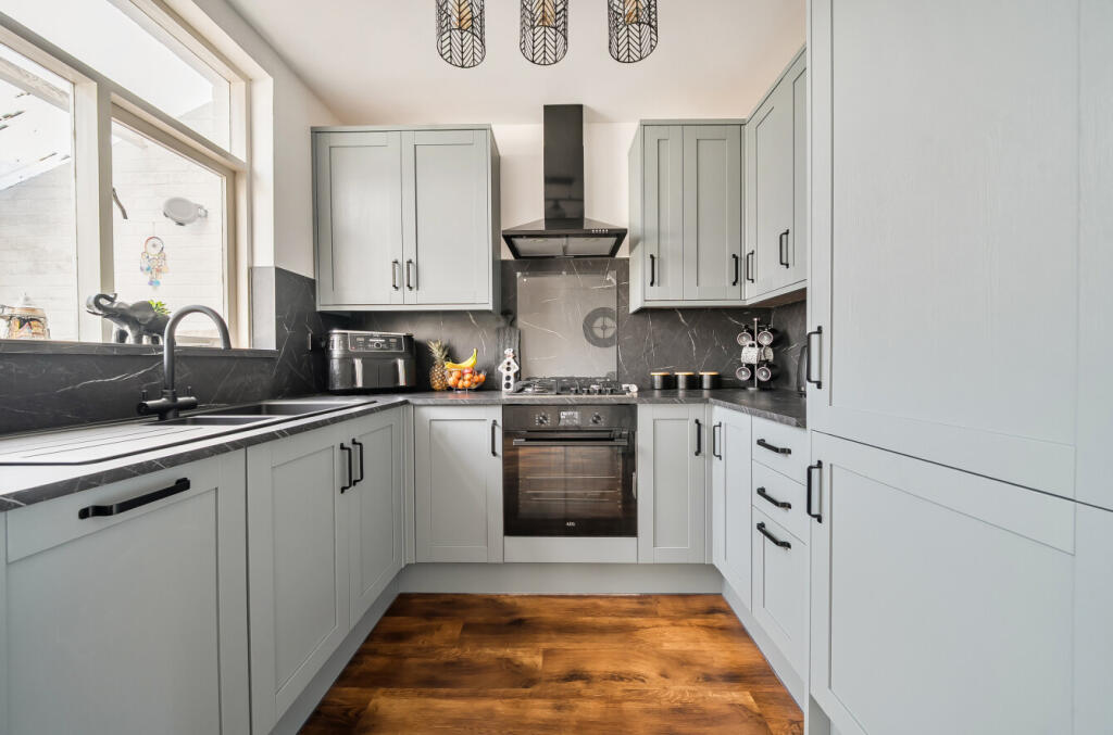 1371422-6-68f754c...