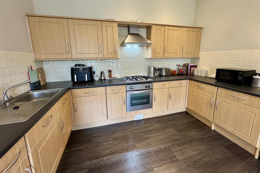 Tivoli Mansions, The Park - Kitchen