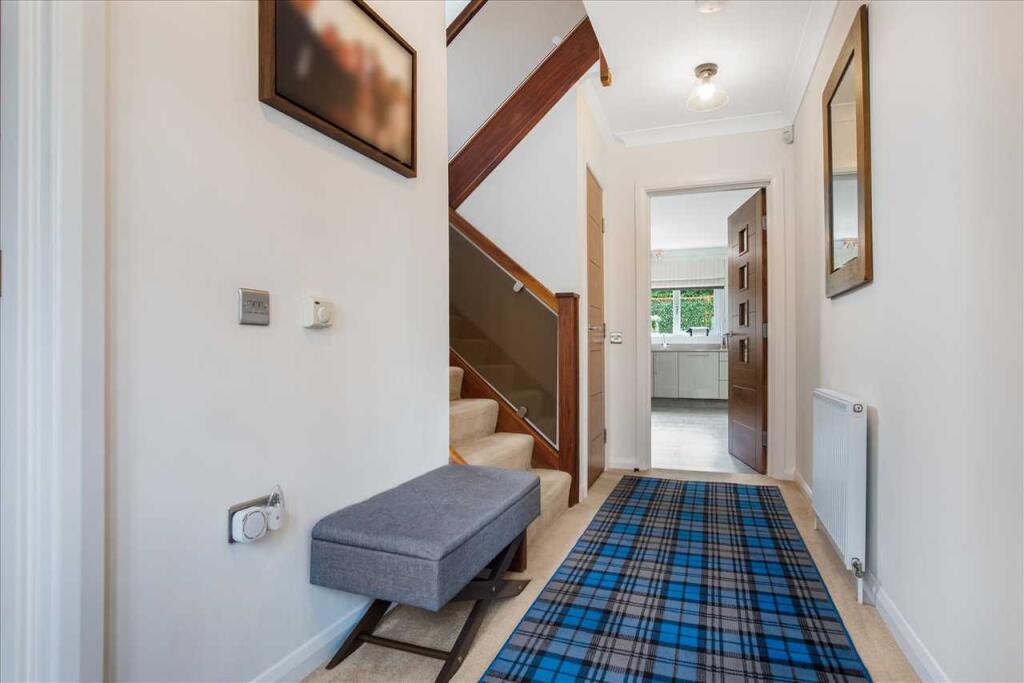 Entrance Hallway (2)