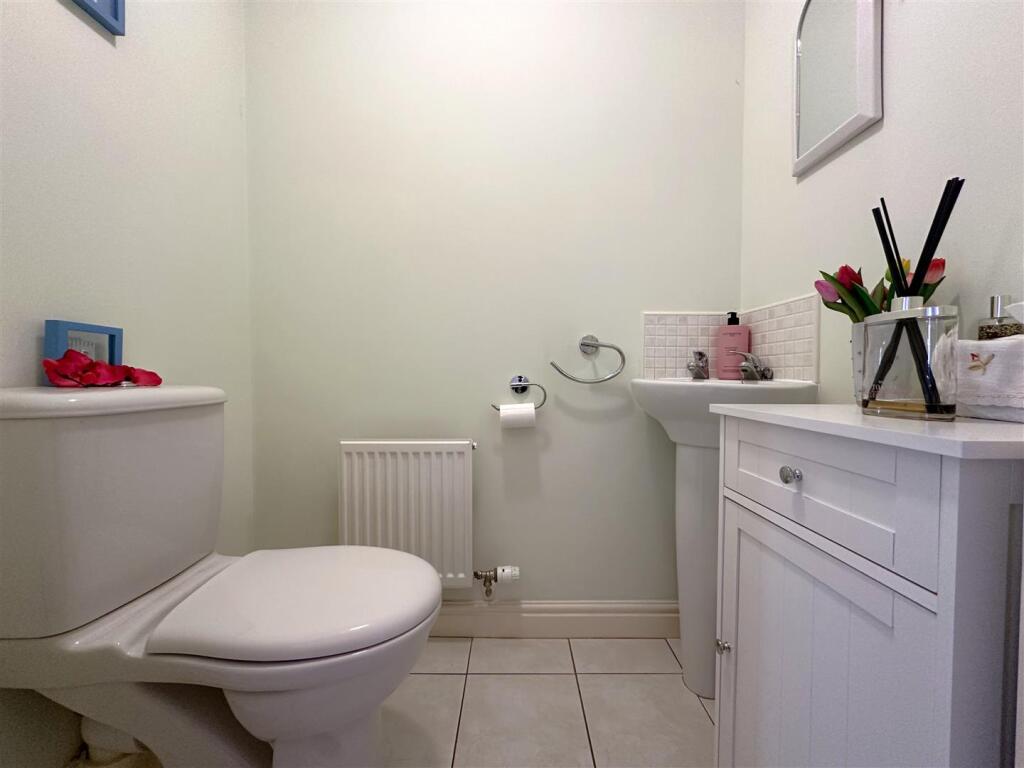 Ground Floor W.C 372