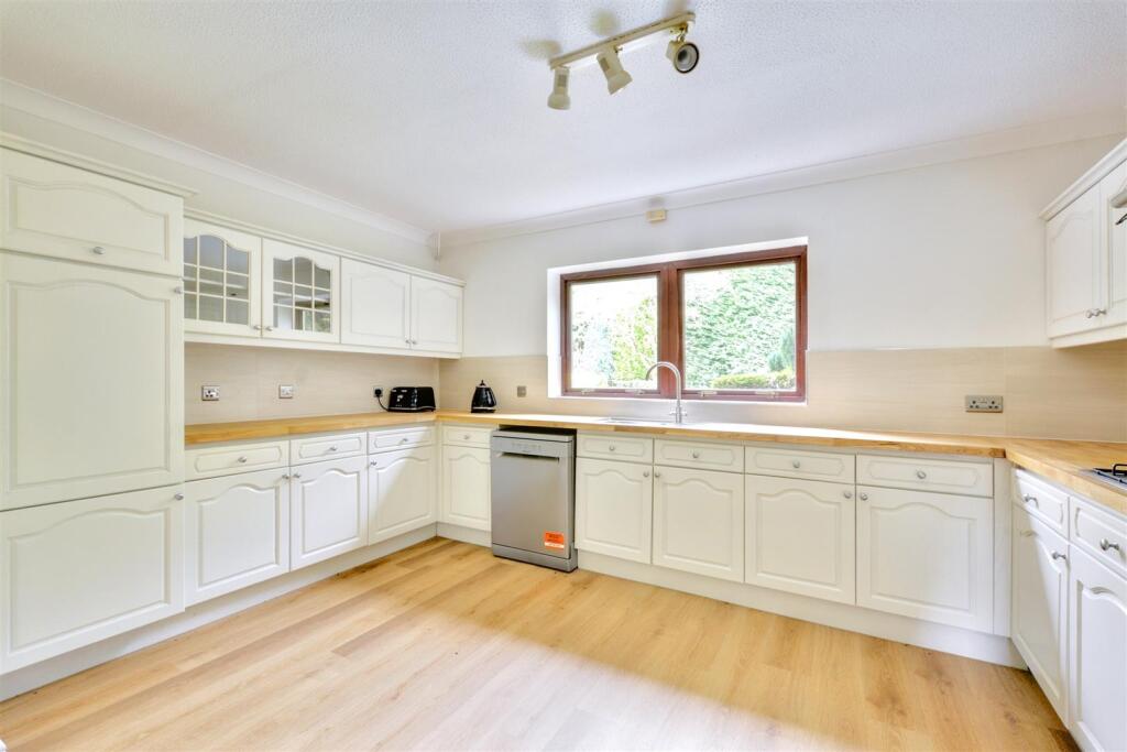 Kitchen_2.jpeg