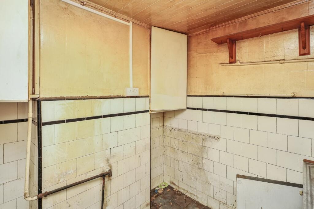 6 Tramway Avenue, Edmonton, N9 8PE