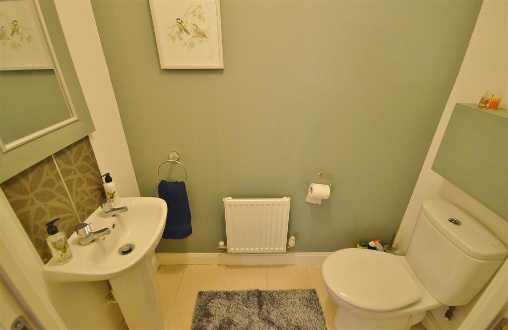 GROUND FLOOR CLOAKROOM