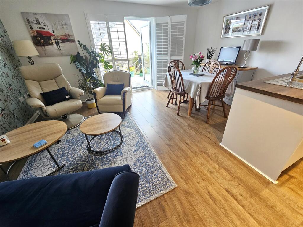 Living Dining.jpg
