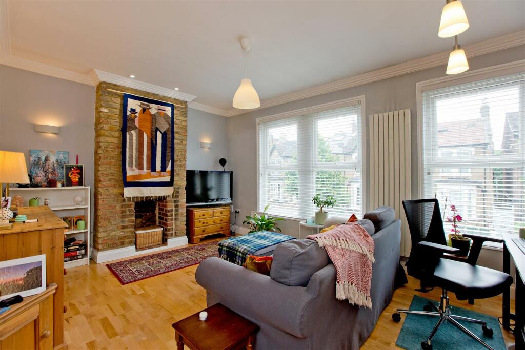 Spacious living room