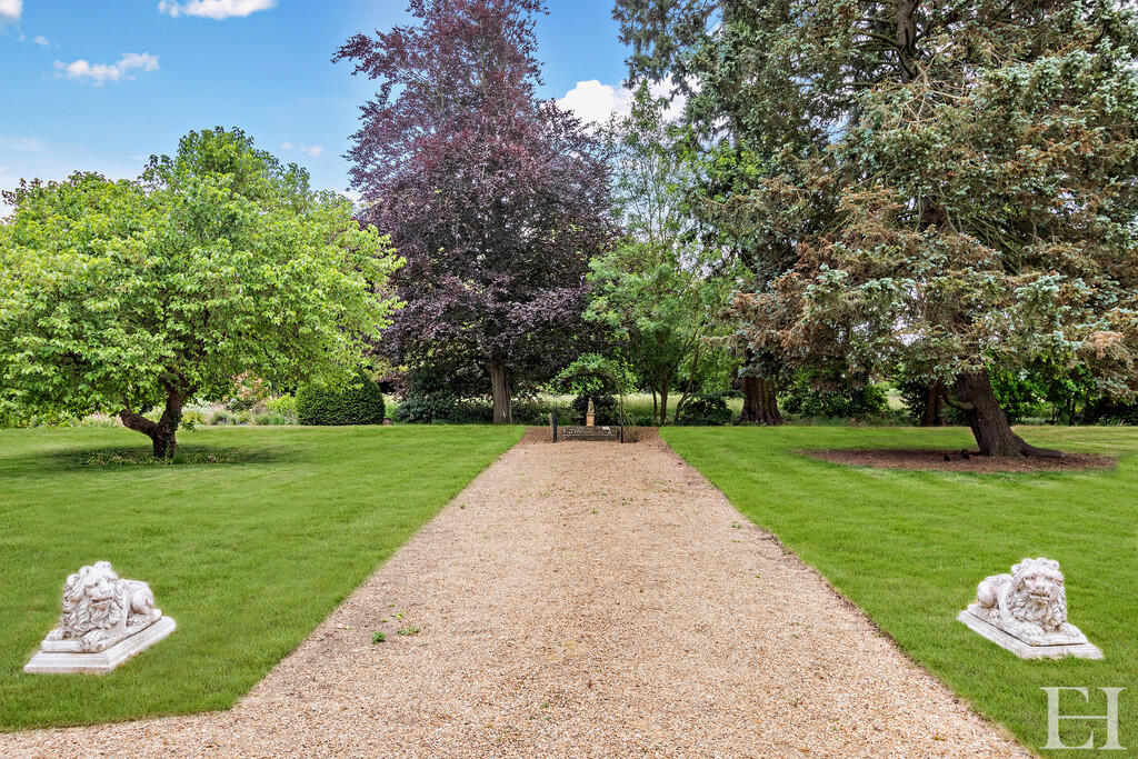 8635654-exteriorW...