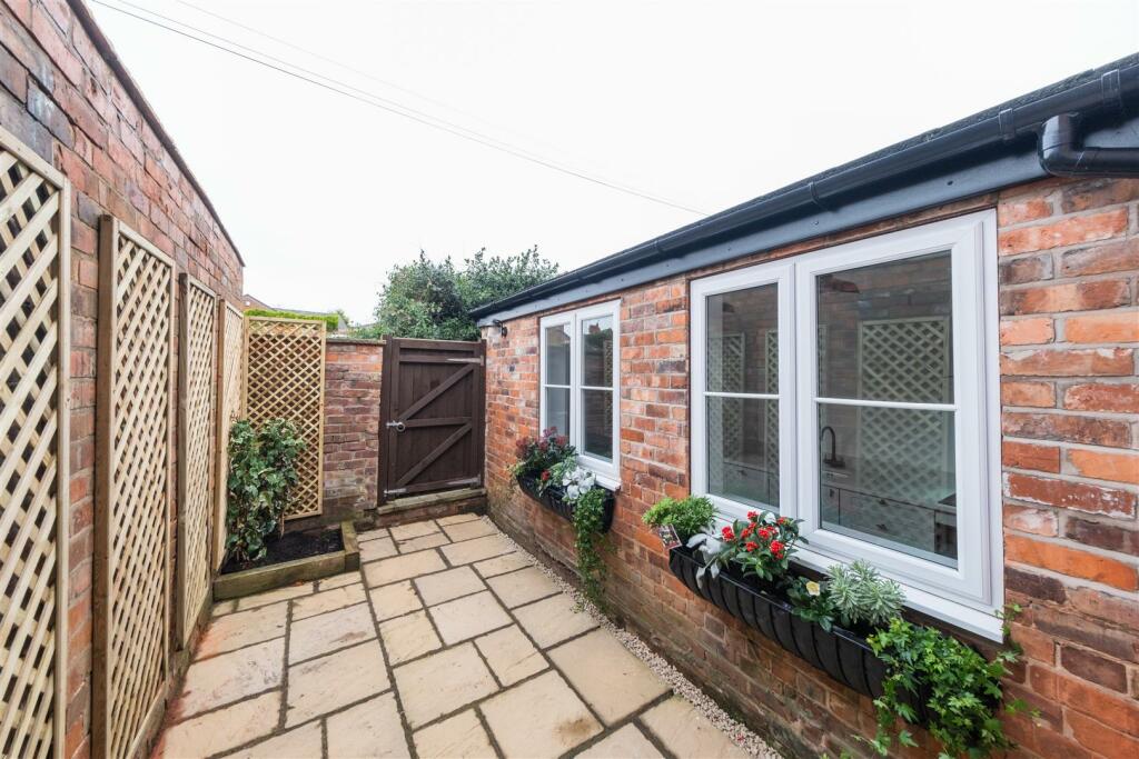2 Coronation Terrace-033.jpg