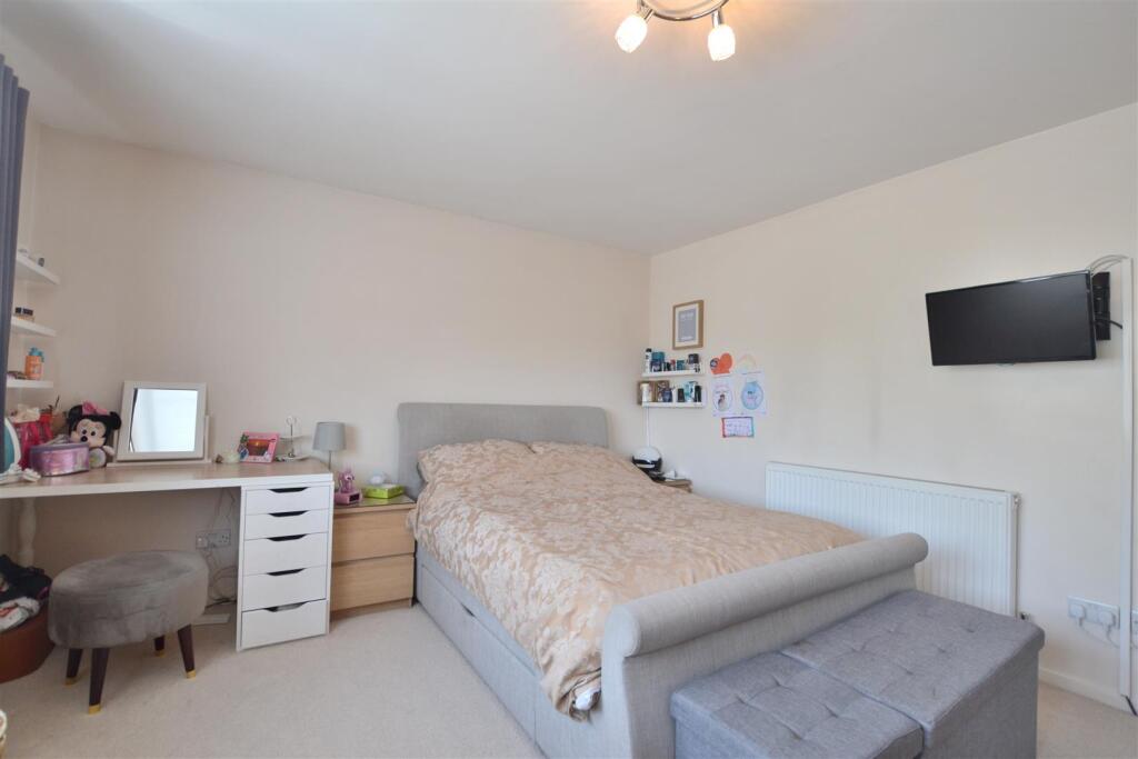 Master bedroom 2 .JPG