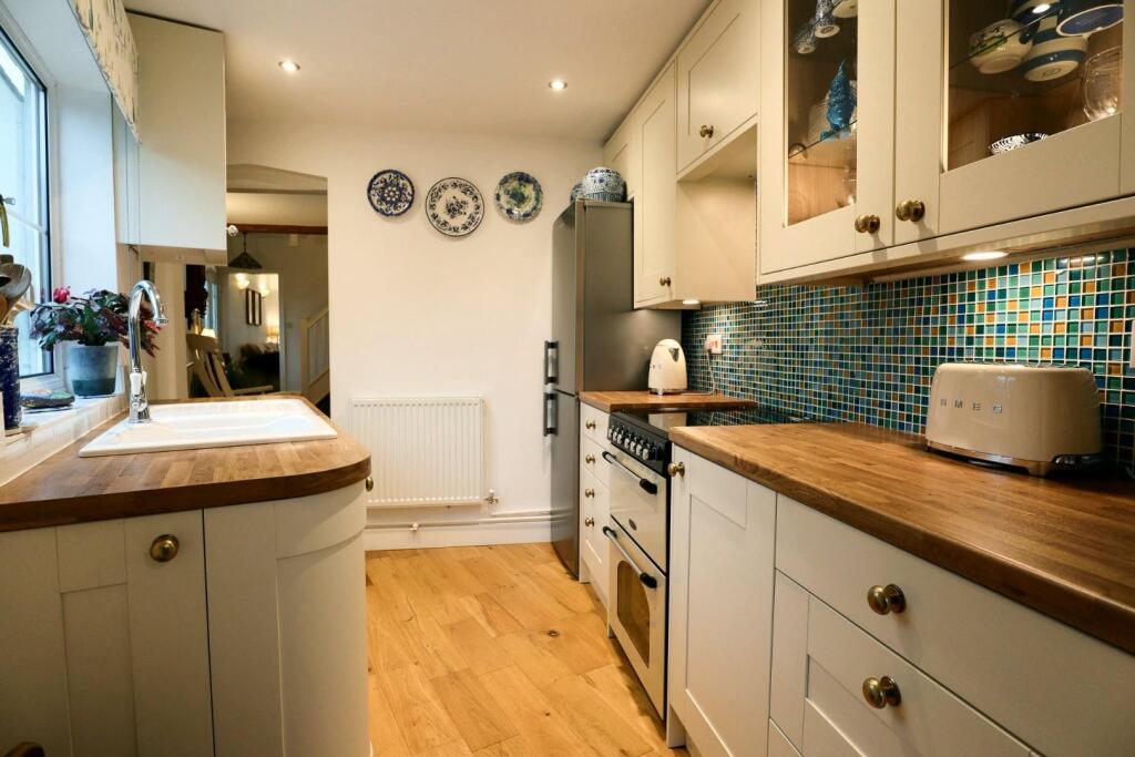 Kitchen (2).jpg