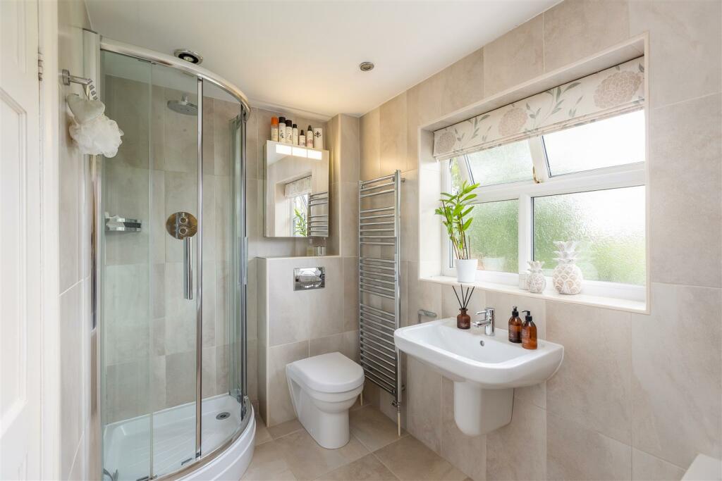 Pasture Lodge Bathroom-1.jpg