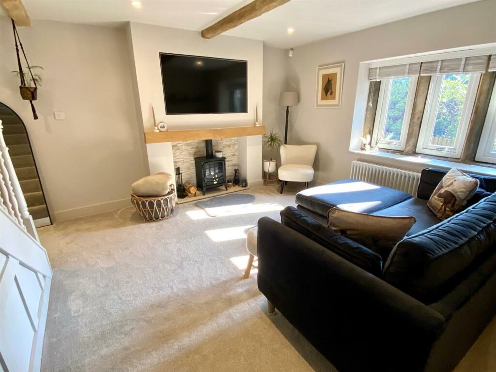 kitson hill road 179 lounge area.jpg