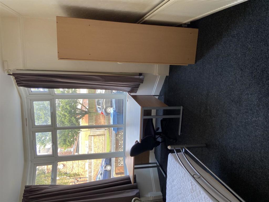 Bedroom 1.3.JPG