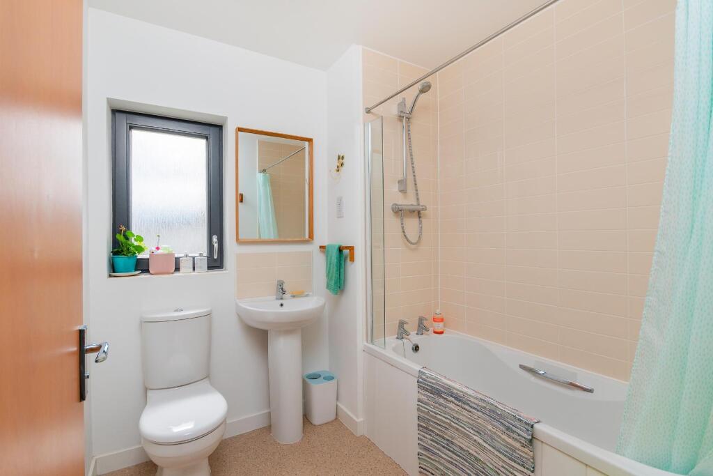 YAWNAMOR41 - Bathroom B.jpg