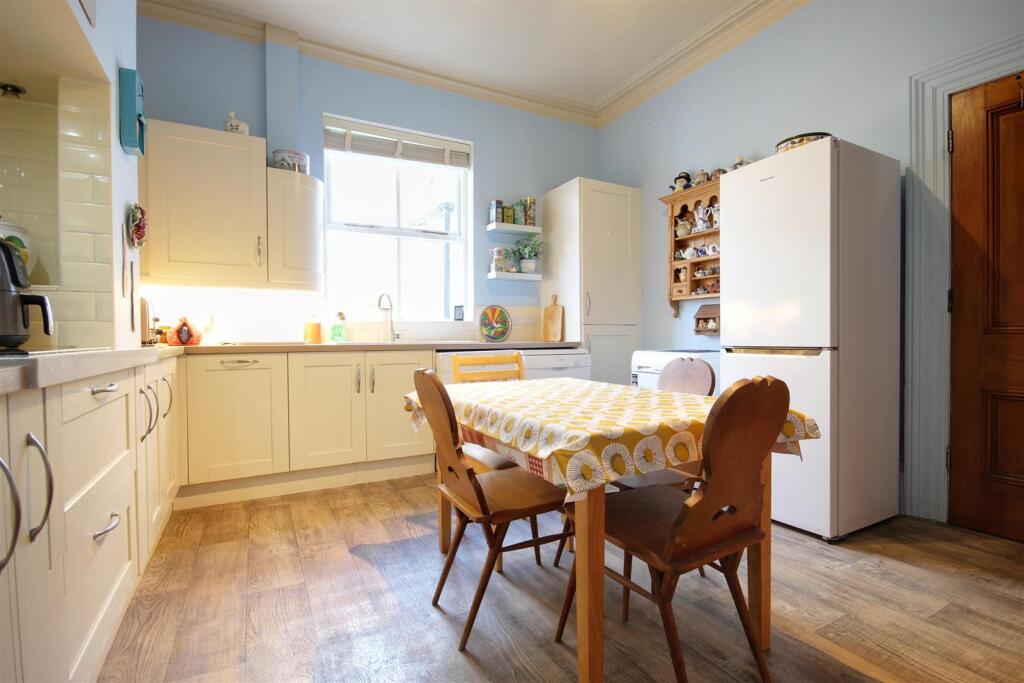 BREAKFAST KITCHEN