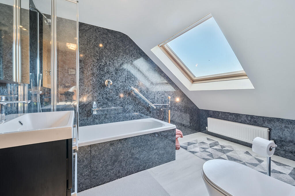 Principal Bedroom...